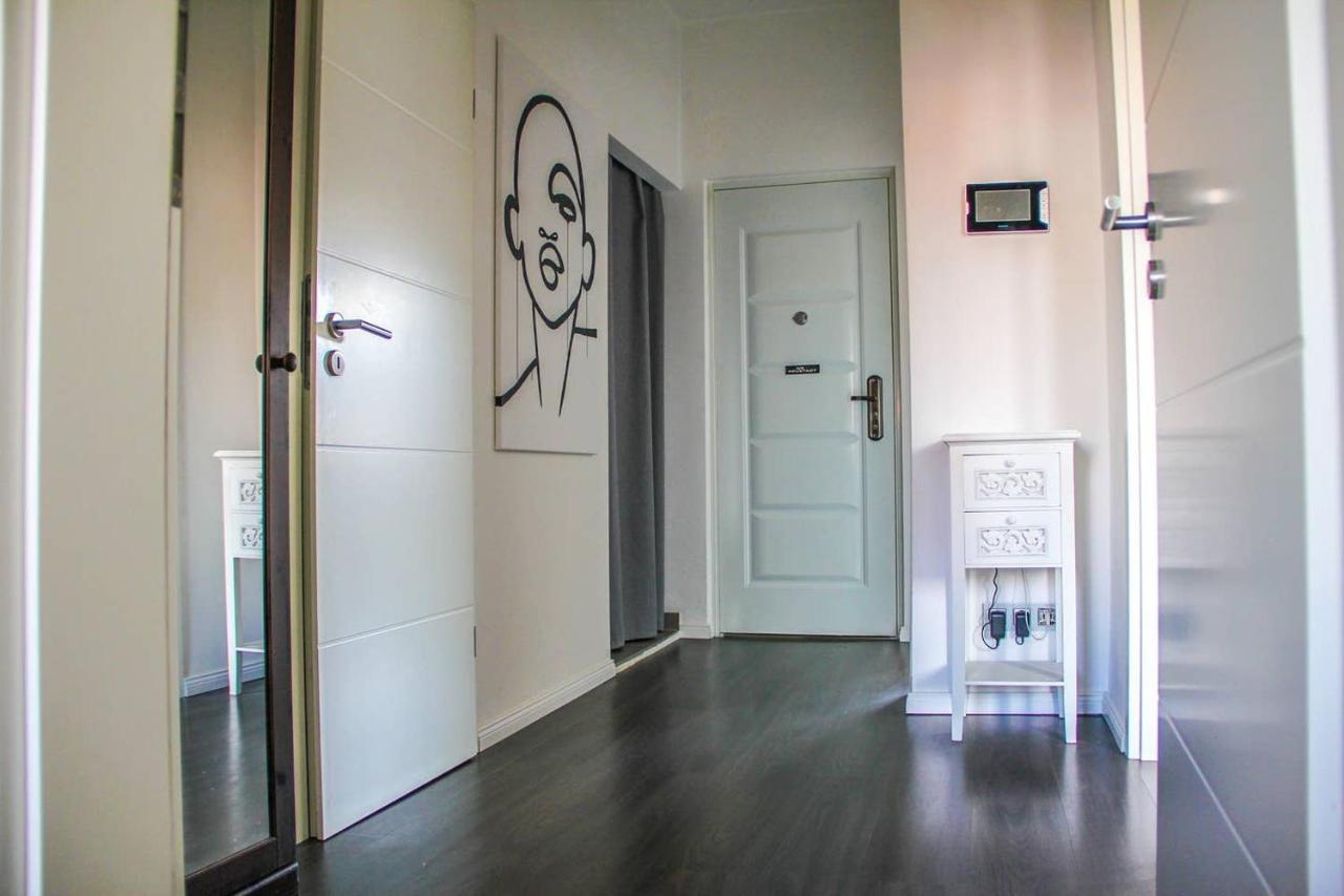 Appartement Exklusive 2 Mit Balkon In Lage! *
