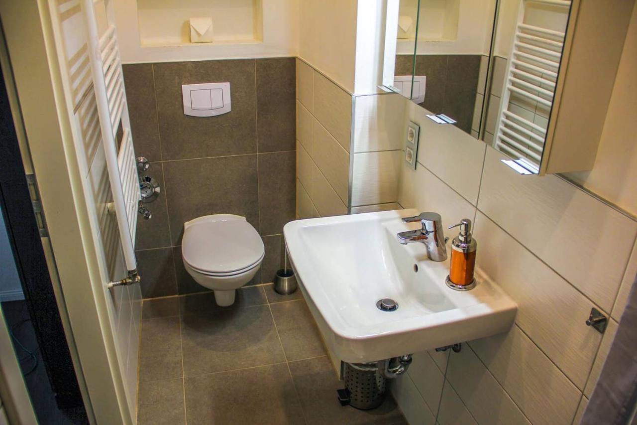 Exklusive 2 Mit Balkon In Lage! * BRE